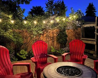 Modern Beach House Long Stay Discounts - Sarnia - Patio