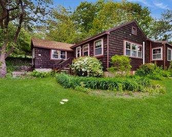 Cozy oceanfront home with unique architecture - Rockport - Building
