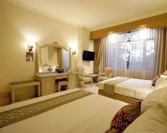 Hotel Indah Palace Solo - Surakarta City - Bedroom