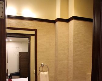 Hotel Dasaprakash - Agra - Bathroom