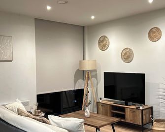 Central Manchester Bohemian Apartment With Terrace & Gym - Manchester