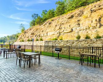 Mainstay Suites Winfield-Teays Valley - Hurricane - Patio