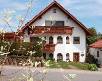 Ferienwohnung mit 52qm, 1 Schlafzimmer für 2 Personen, Terrasse (Aufbettung möglich) - Schömberg (Calw) - Gebäude