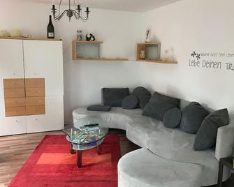 Ferienwohnung Happiness - Homburg - Wohnzimmer