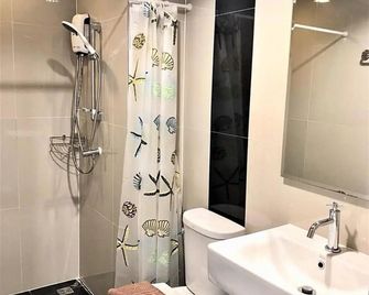 Izen Plus Budget Hotel & Residence - Rayong