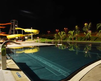 Hotel Tinapa Lakeside - Calabar - Piscina