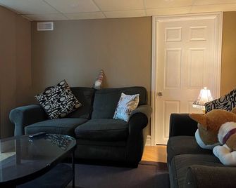 The Rustic Barn - Brampton - Living room