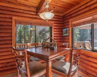 Reed Cabin, 5bd/3ba, Private Hot Tub - Brockway - Dining room
