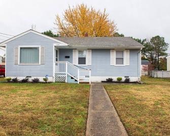 Perfect for families - Newport News - Building