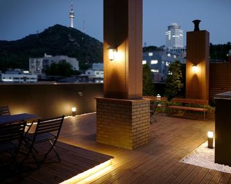 Hotel Lumia Myeongdong - Seúl - Balcón