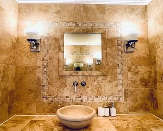Beautiful 4Br House Near Napa - Vallejo - Bathroom