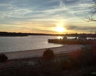 Onset Beach, steps to Broad Cove with private beach. - Onset - Playa
