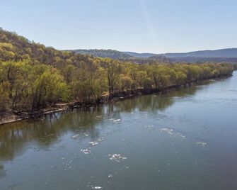 Firefly Ridge Luxury Retreat - Great Cacapon - Außenansicht