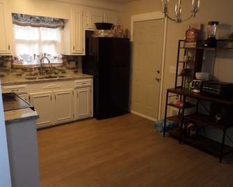 The Creek - Columbia - Kitchen