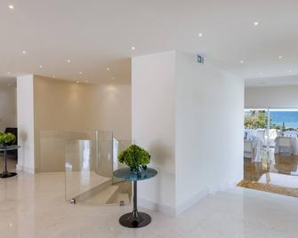 Grotta Palazzese Beach Hotel - Polignano a Mare - Lobby