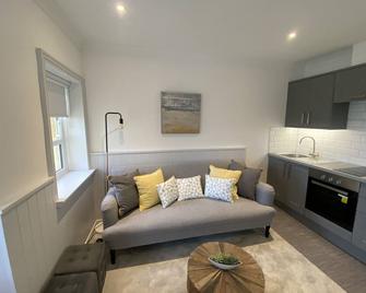 Sunnybeach Holiday Apartments - Paignton - Living room