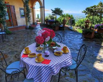 Modern Holiday Home in Loro Ciuffenna with Pool - Loro Ciuffenna - Patio