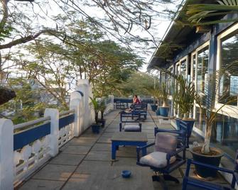 Tanjore Hi Hotel - Thanjāvūr - Patio