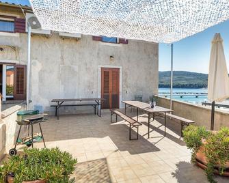 Apartment in Cres near the Beach - Cres - Patio