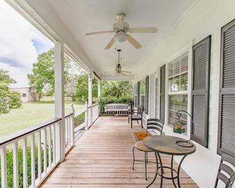 Peaceful Farm Cottage Centrally Located - Loxley - Balcón