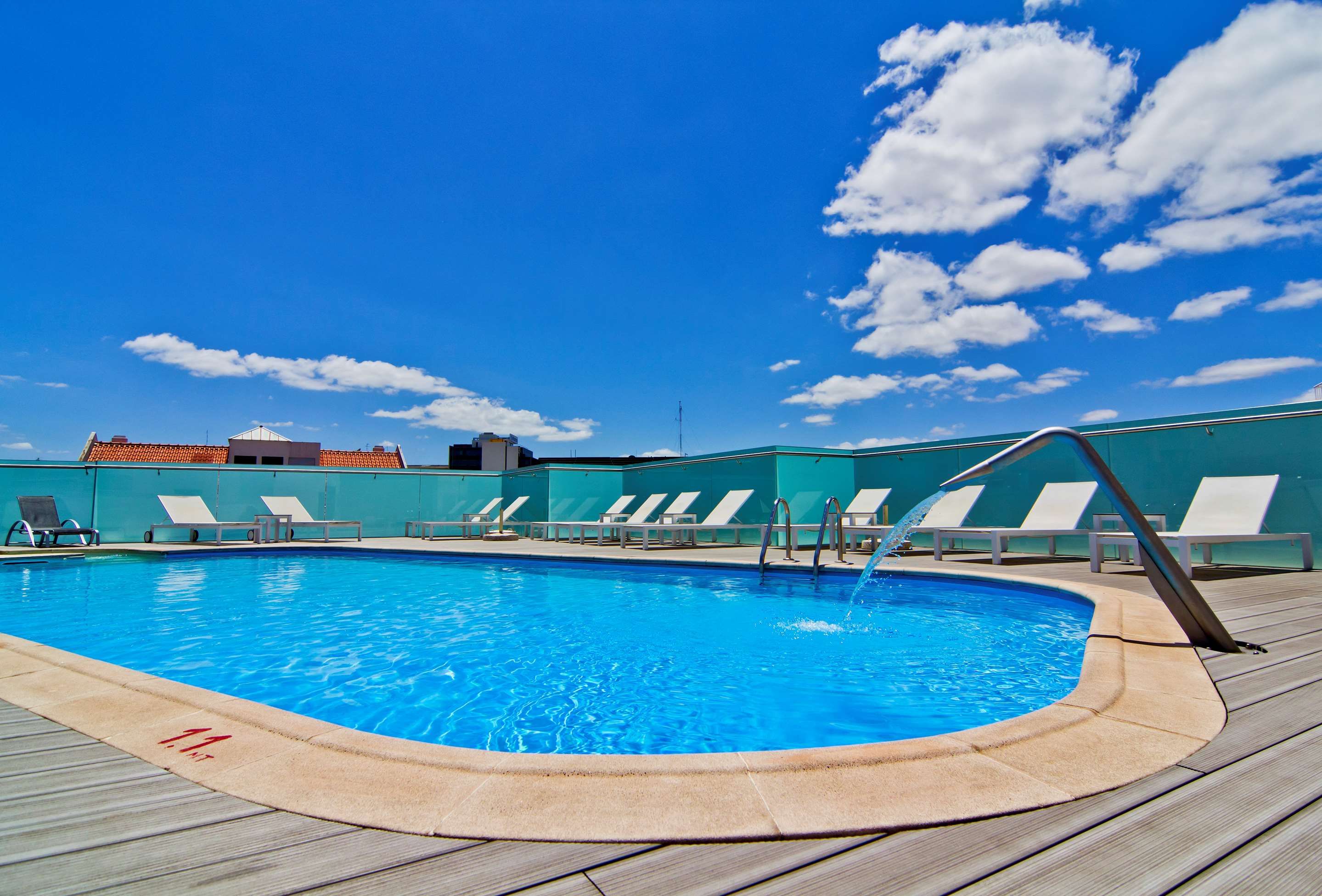 Sana Reno Hotel - 里斯本 - 游泳池