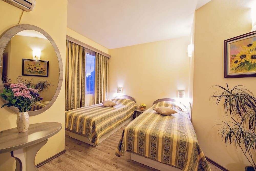 هوتل كالار - فارنا - غرفة نوم