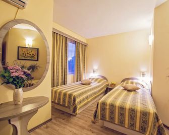 Hotel Color - Warna - Schlafzimmer