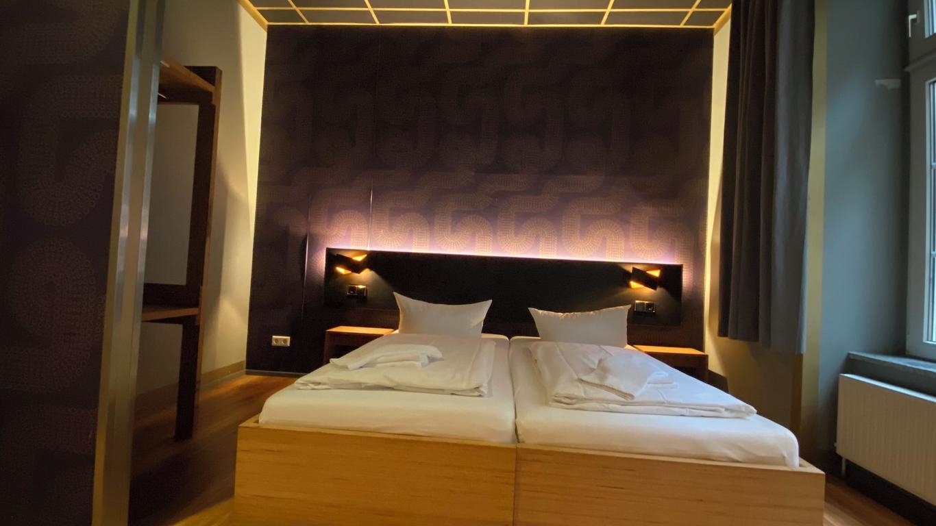 Singer109 Hostel, Hotel & Apartment