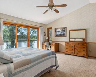 Spacious Family Cabin with Private Swimming Area - Pequot Lakes - Habitación