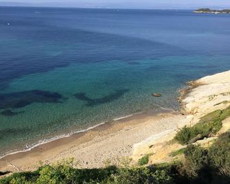 40m2 Duplex, Sleeps 4 In The Heart Of The Village On The Island Of Porquerolles - Hyères - Beach