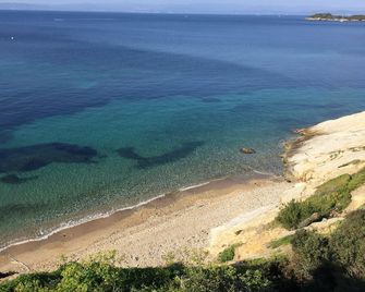 40m2 Duplex, Sleeps 4 In The Heart Of The Village On The Island Of Porquerolles - הייר - חוף