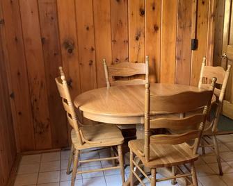 (Depine) Cozy 3 Bedroom Cottage Lakefront/Beachfront - Pets Ok - East Tawas - Comedor