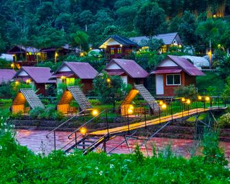 Saiwaree Farmstay - Bo Kluea - Edificio