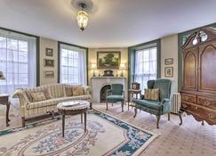 Elegant Norwich House with Billiards Room and Ballroom - Norwich - Living room