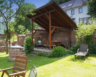 Ferienwohnung 90 qm mit Platz für bis zu fünf Personen, mit Bootsanlegeplatz. - Werbach - Patio