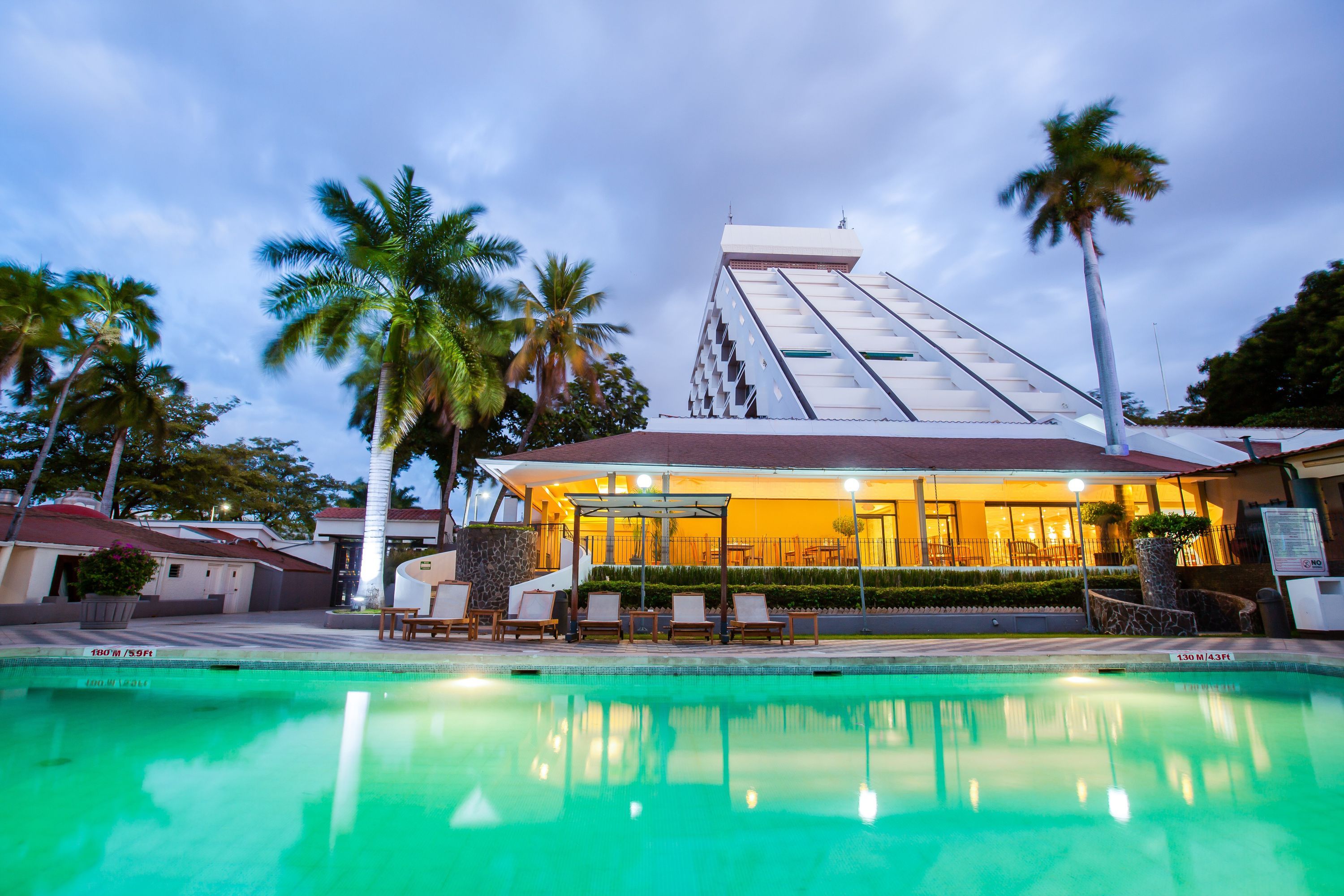 Crowne Plaza Managua By IHG - מנגואה - בריכה