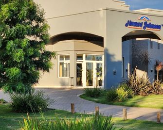 Howard Johnson by Wyndham Funes - Funes - Edificio