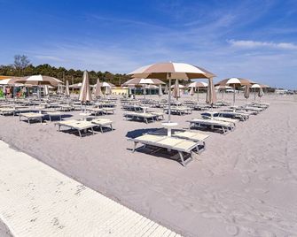 Club del Sole Adriano Family Collection - Punta Marina - Beach