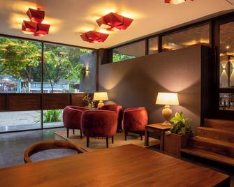 Lake Avenue - Kandy - Lounge