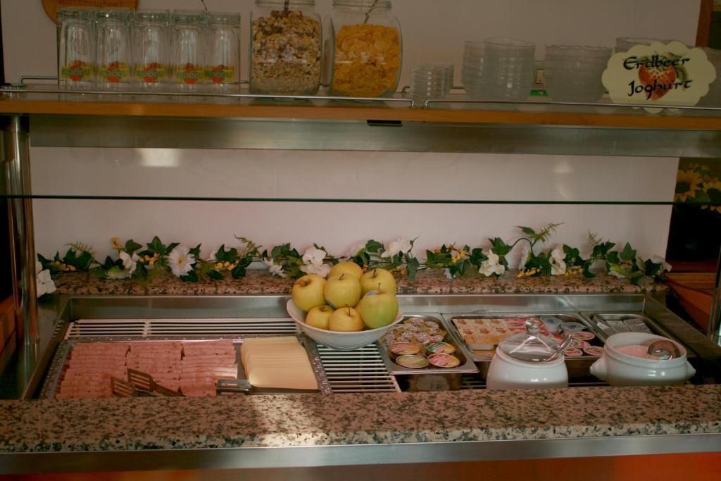 Garni Schneeburghof - טירולו - בופה