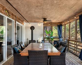 Gorgeous Waterfront Vacation Rental for an Unforgettable Family Getaway in Frisco, North Carolina - Frisco - Dining room