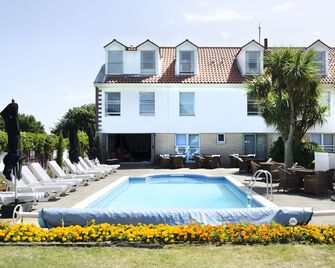 Beachcombers Hotel - Grouville - Pool