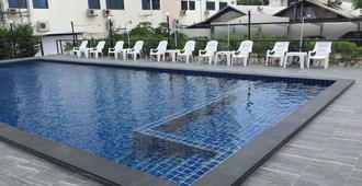 Chada Veranda Hotel - Khon Kaen - Svømmebasseng