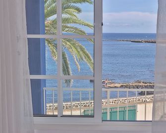 Porto Martins Bay Apartments - Apt B (AL). seaside holiday in bathing area. - Praia Da Vitoria - Balkón