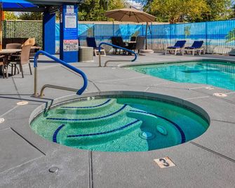 The Azure Hotel - Mesa - Pool