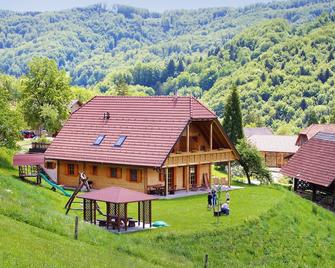 Apartment green on the farm Pirc - Laško - Edificio