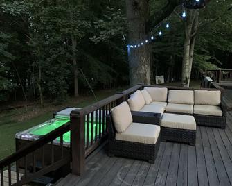 Lakeside Retreat With Dock Access - Lucas - Patio