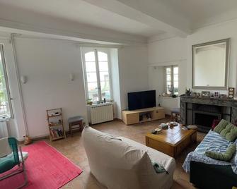 Chambre en Plein Cœur du Village de Saint Hippolyte du Fort - Saint-Hippolyte-du-Fort - Sala de estar