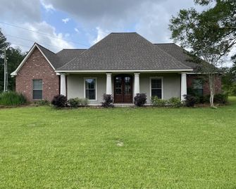 Country Chic, enjoy the quiet setting of country living. - Livingston - Building