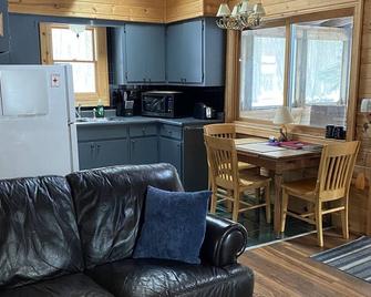 Door County Cabin in the Woods, Baileys Harbor - Baileys Harbor - Keuken